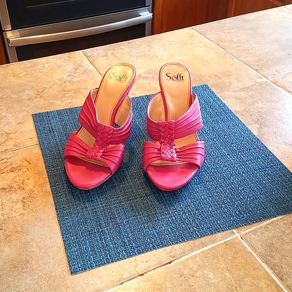 Sofft Shoes - Sofft leather slip on Sandals